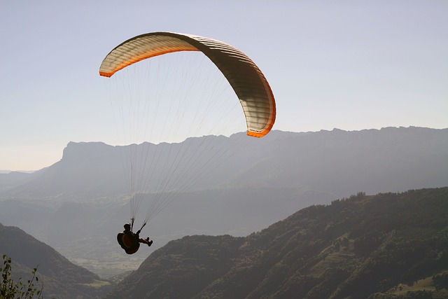 Sommer-Paragliding: Erleben Sie das Gefühl des Fliegens