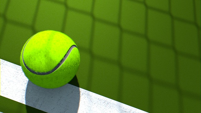 Sommer-Tennis: Spielen Sie Tennis im Freien und verbessern Sie Ihre Fähigkeiten