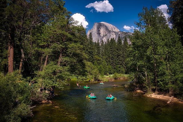 Sommer-Rafting: Erleben Sie die Kraft des Wassers beim Wildwasser-Rafting